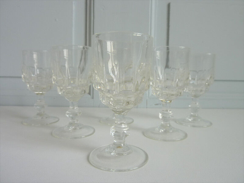 6 glasses with a liqueur
