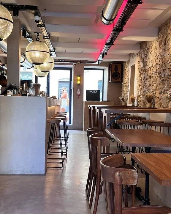 Holophane black ball suspension