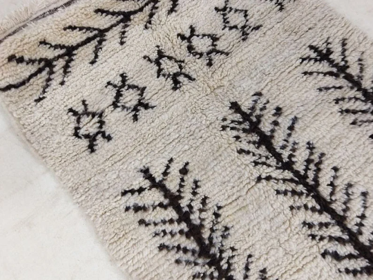 Handmade moroccan berber carpet 203 x 94 cm