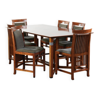 Ensemble de design Art Déco comprenant une table à manger et des chaises de salle à manger.