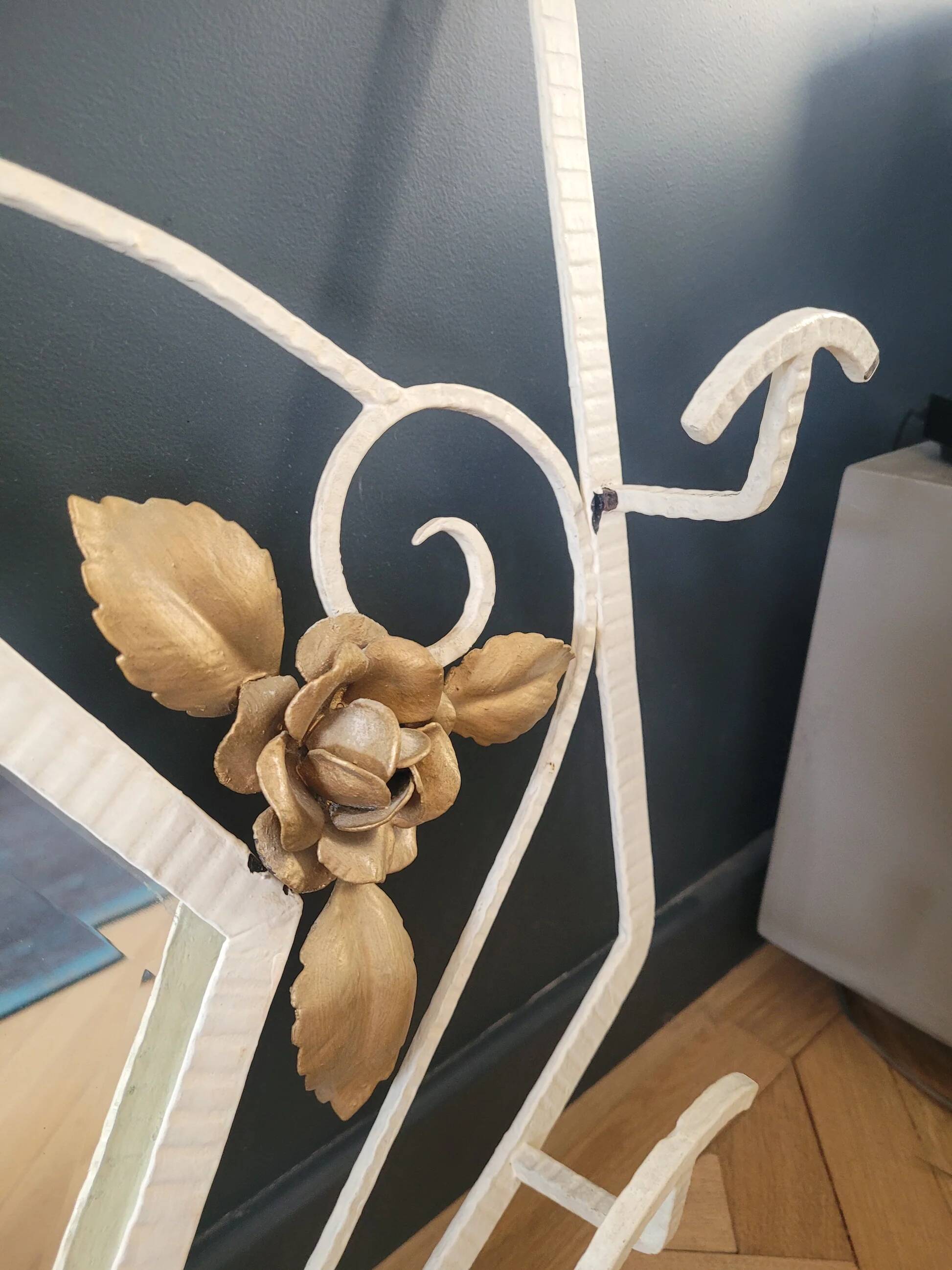 Entrance hall - Wall-mounted coat rack with mirror
