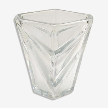 Vase en cristal, relief triangles