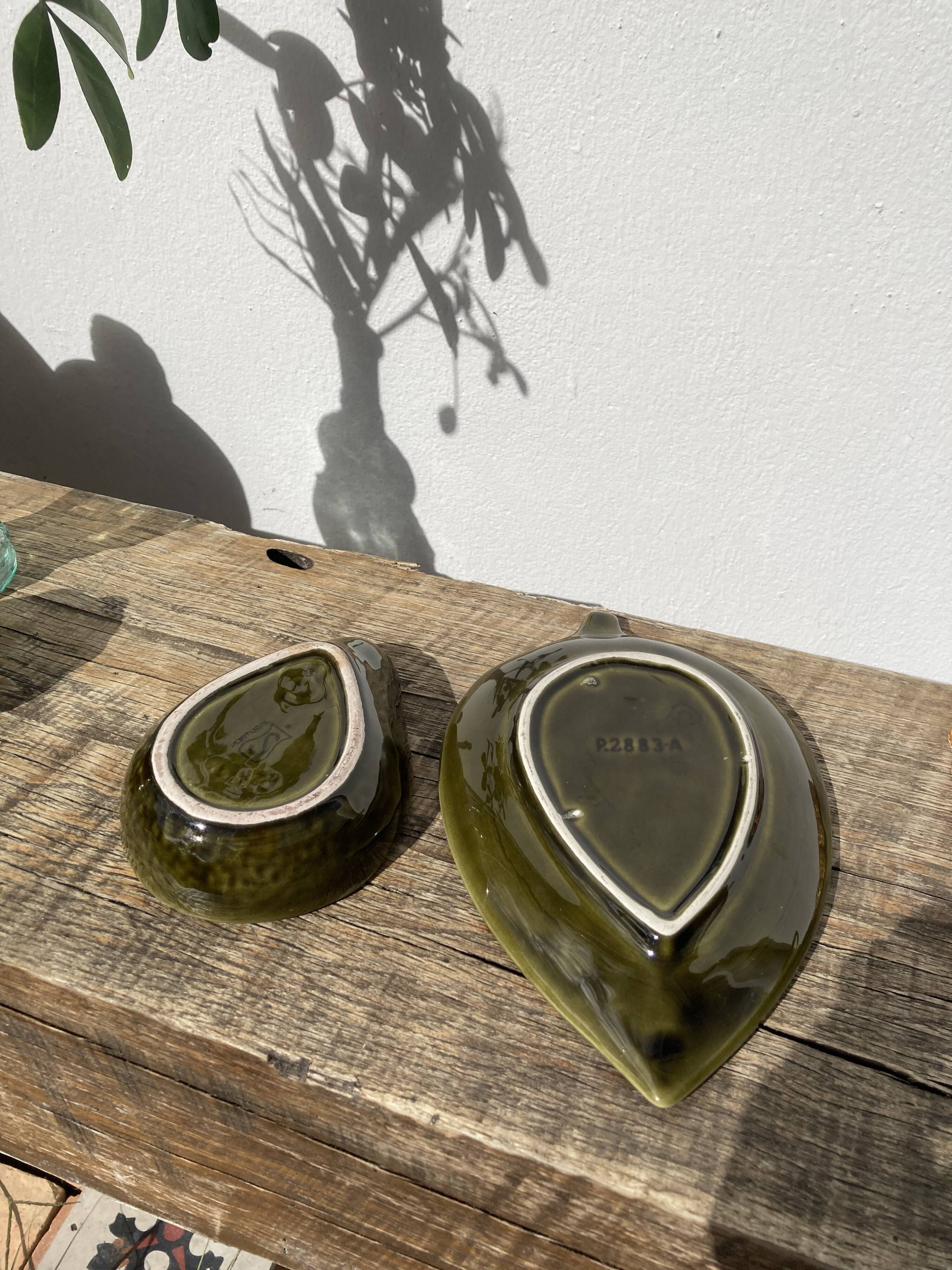 Duo of leaf and avocado slip in green ceramic - Portugal - vintage cup