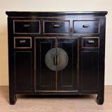 Chinese chest of drawers in black and gold lacquer