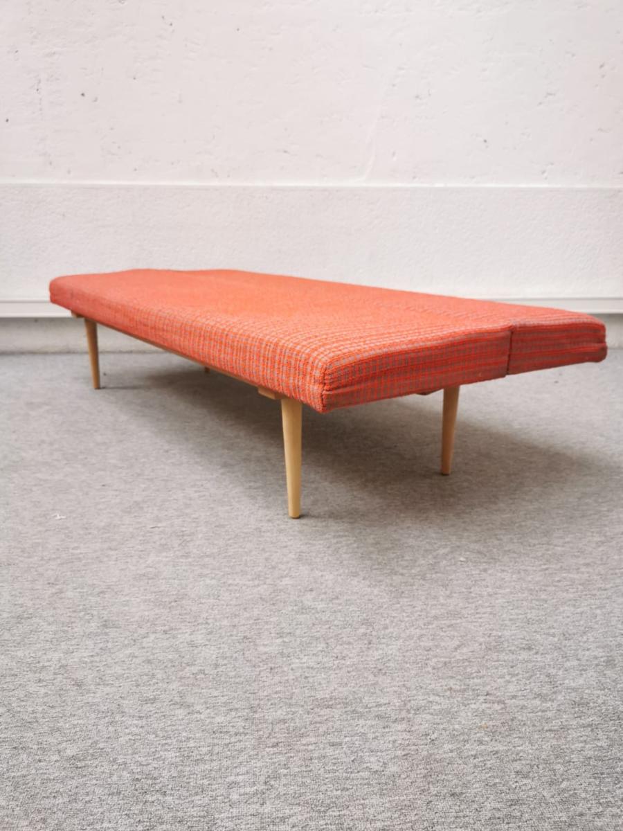 Day bed red fabric