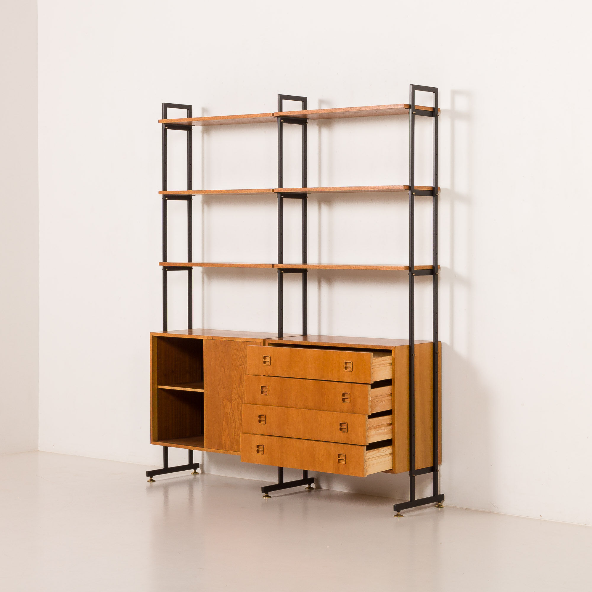 Wall unit, Scandinavian bookshelf in oak, 1970s.