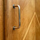 Armoire parisienne penderie porte coulissante chêne brut massif 1960