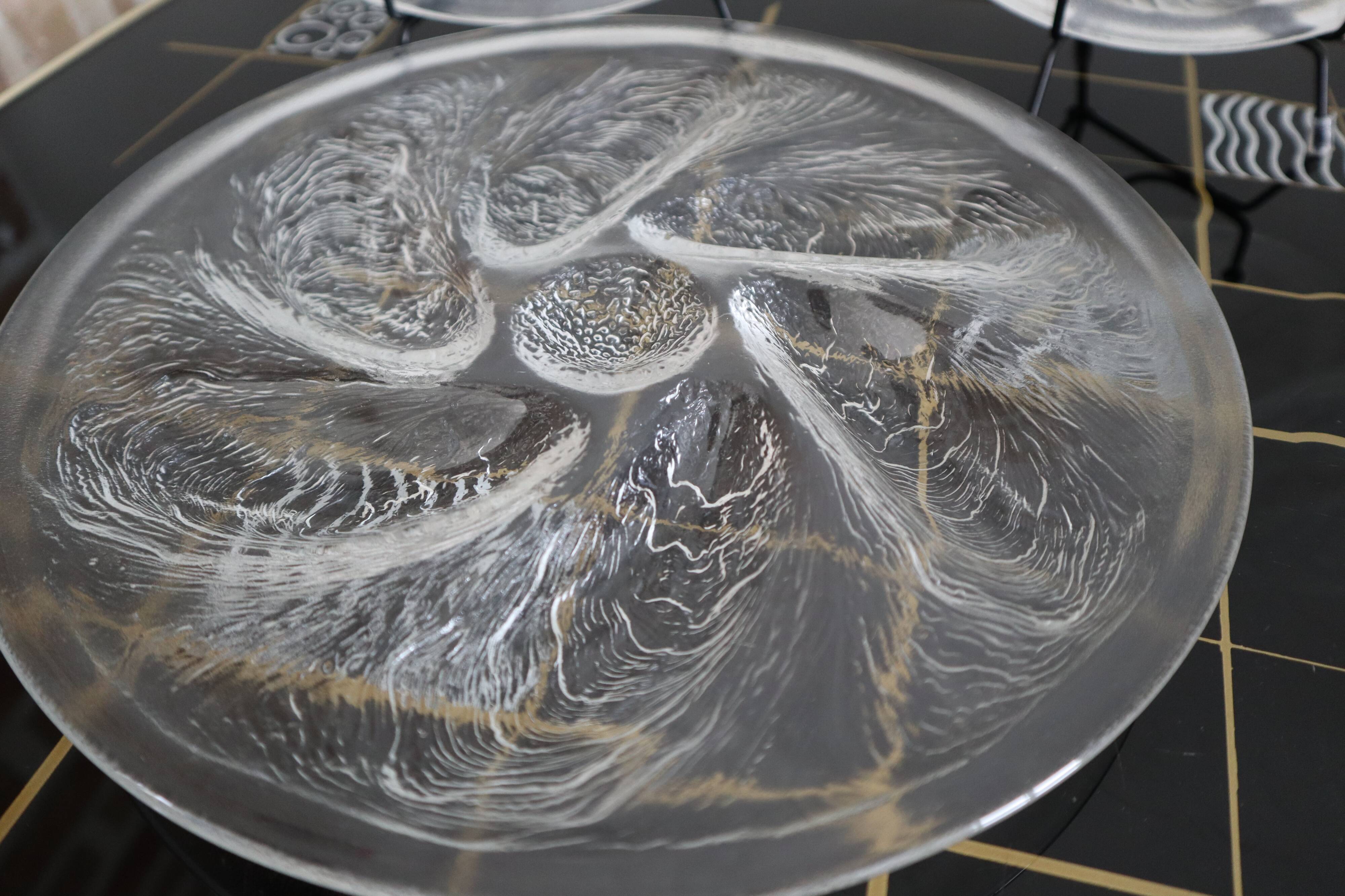 6 oyster plates and its 6 embossed glass forks, 1970s