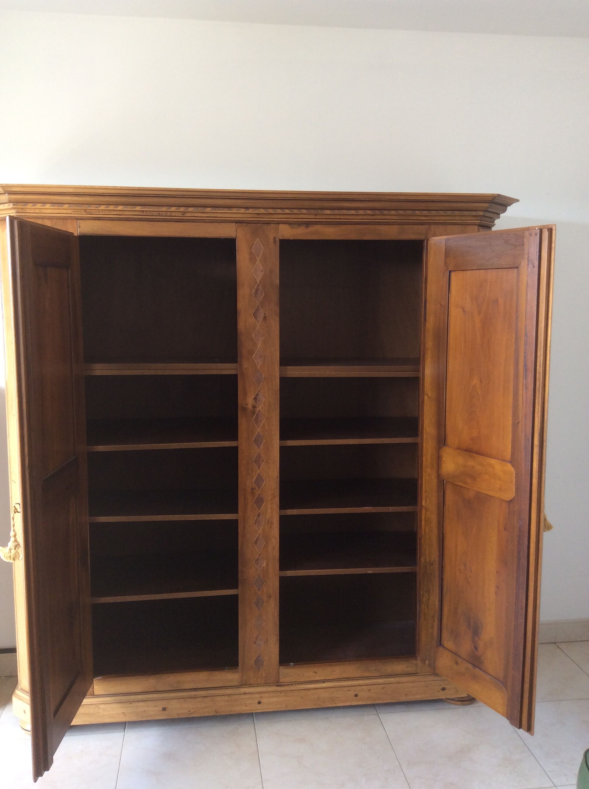 Armoire ancienne Alsacienne marquetée