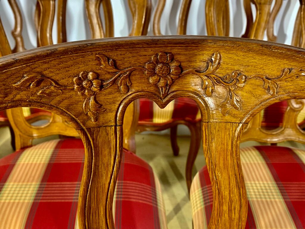 12 chairs in oak, carved wood with fleurette decorations, fabric seat