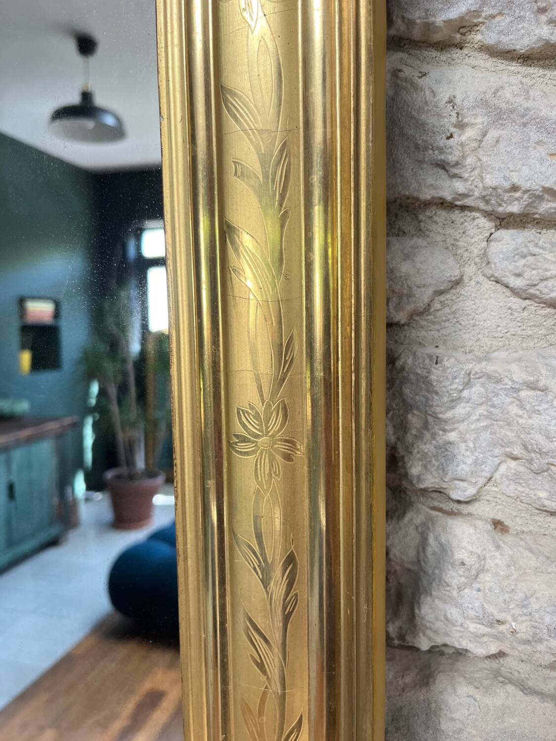 Antique mirror 86.5/69cm Louis-Philippe gilded with gold leaf, engraved decoration.