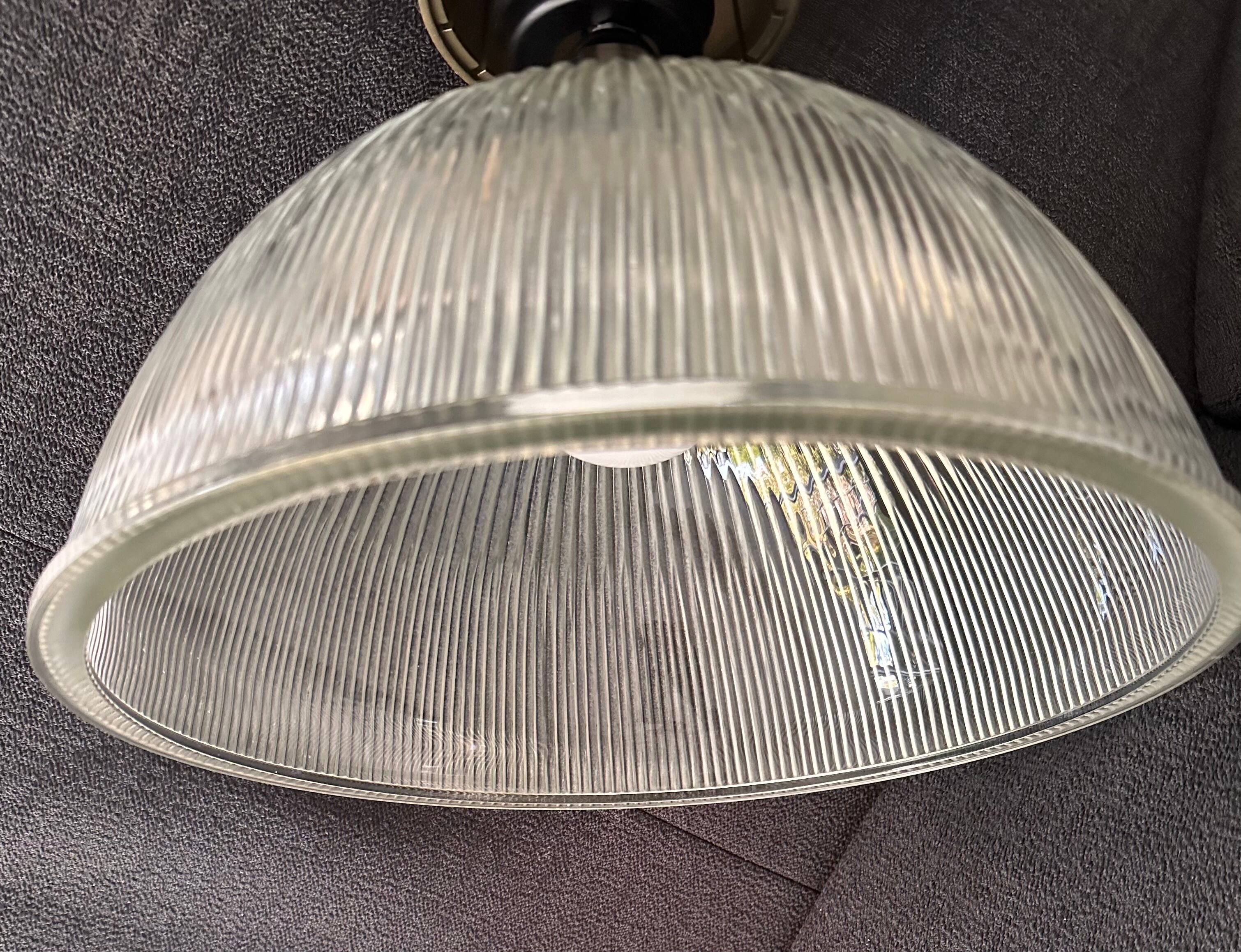 Glass kitchen suspension