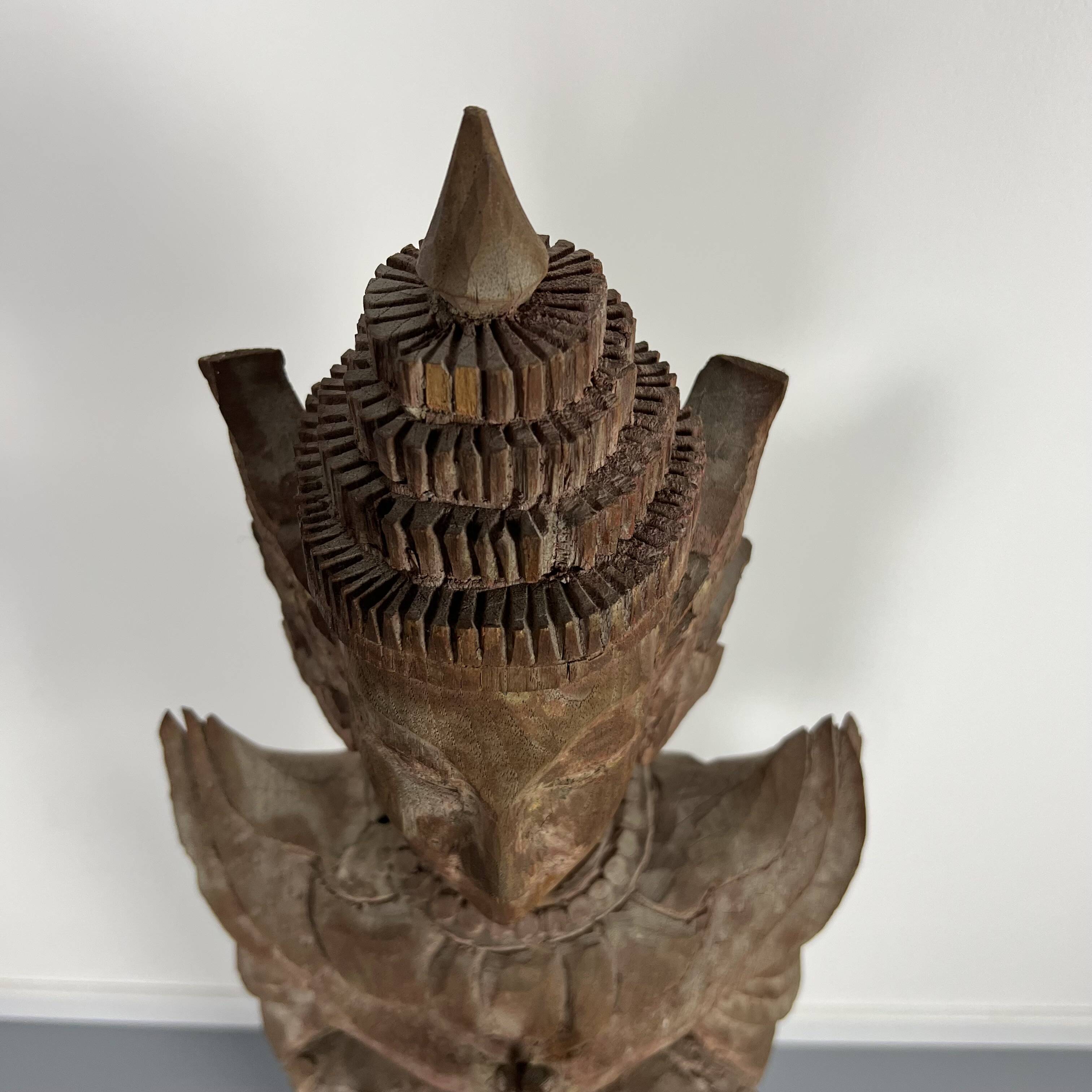 Grande statuette de kinaree, adorant, devi en bois sculpté. Thailande