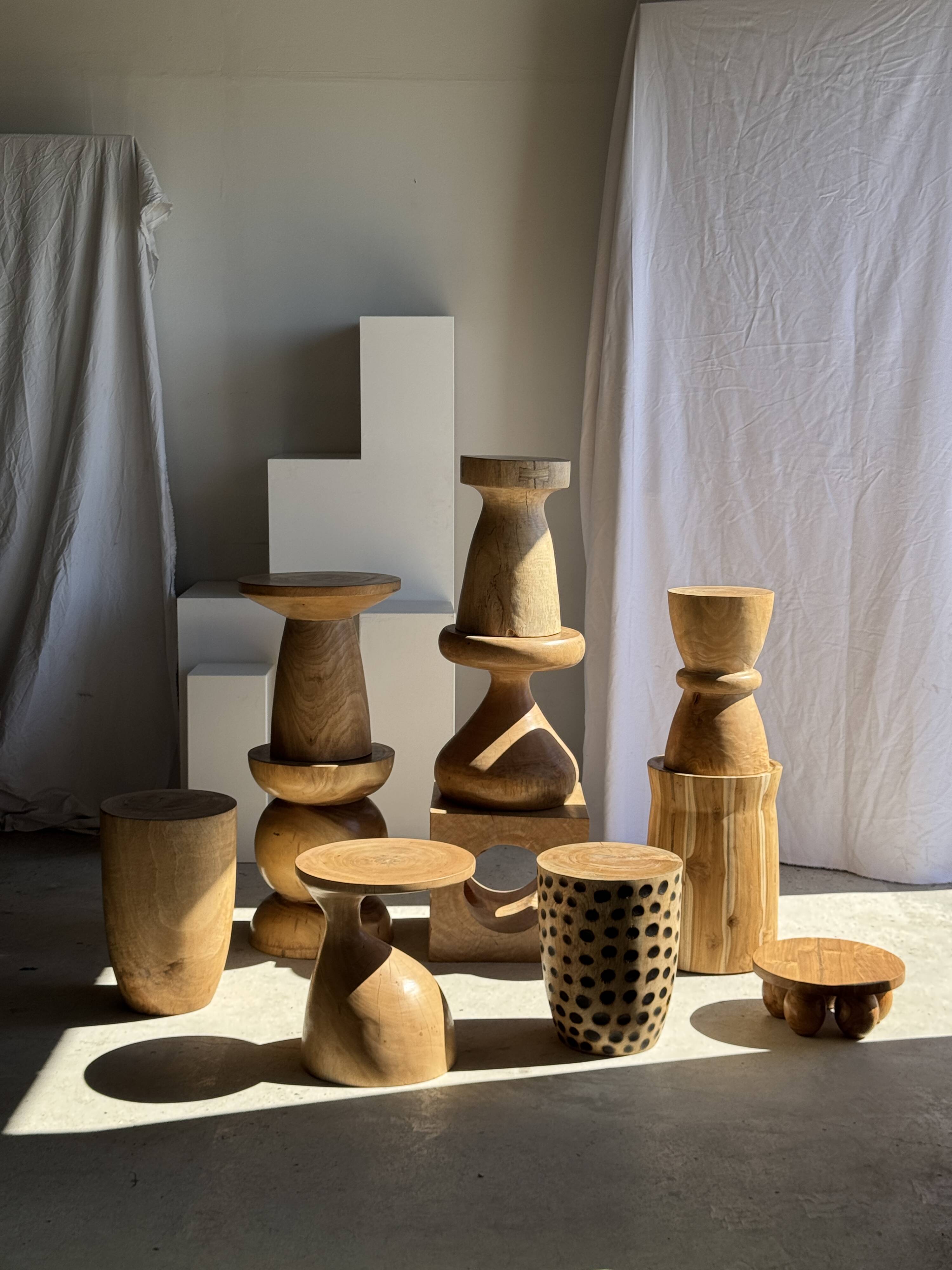 Stool, side table, end table in solid suar wood, spheres H50 D39.