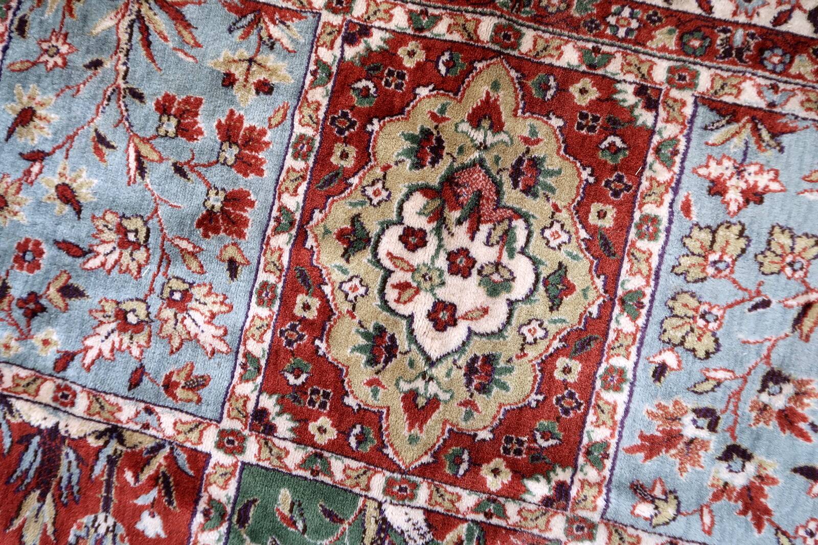 Tapis Vintage Indien Style Qum Fait Main en Laine – Années 1970 – 245 x 352