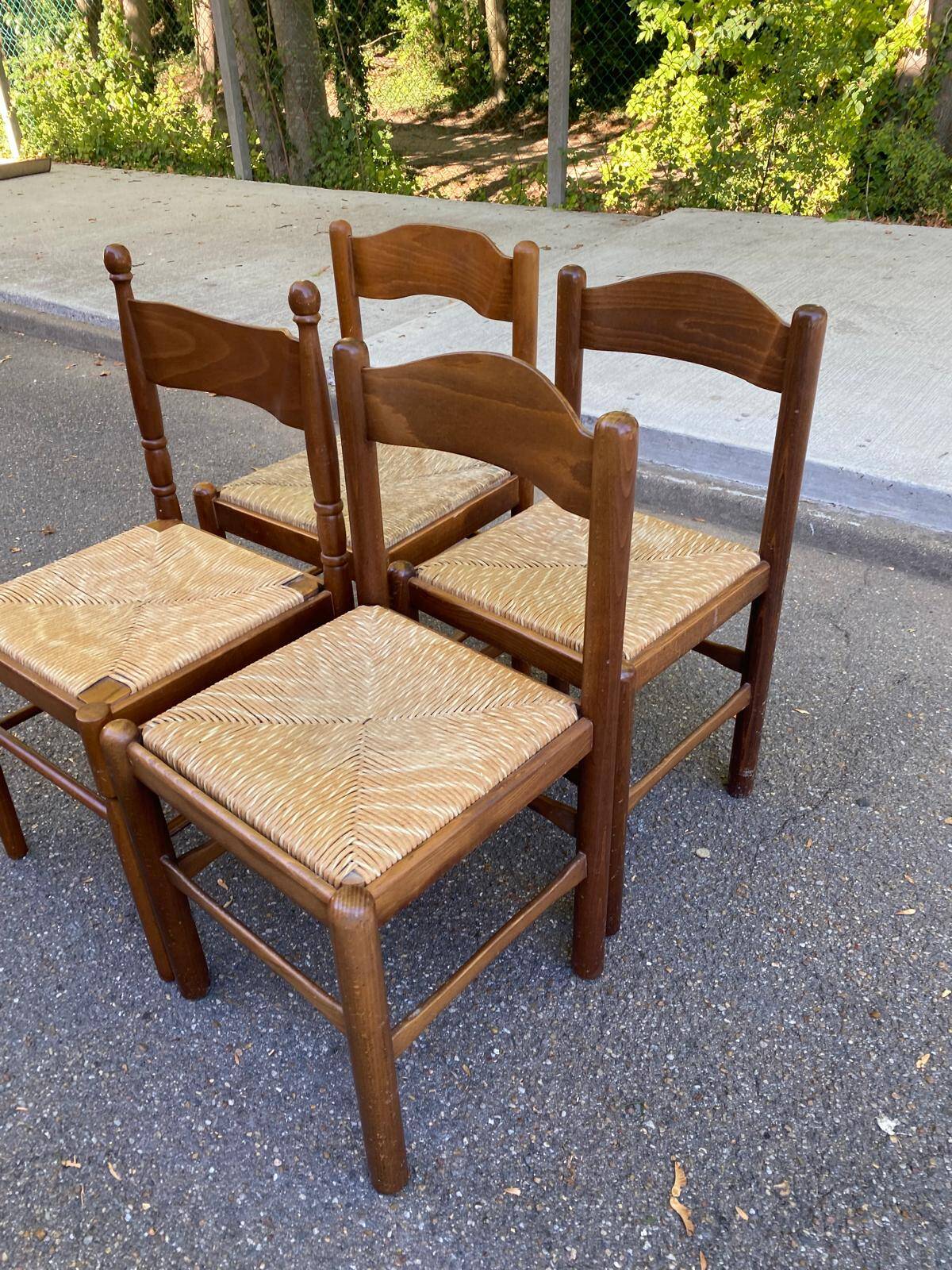 Set of 4 vintage chairs in solid wood and straw — Brutalist / rustic style