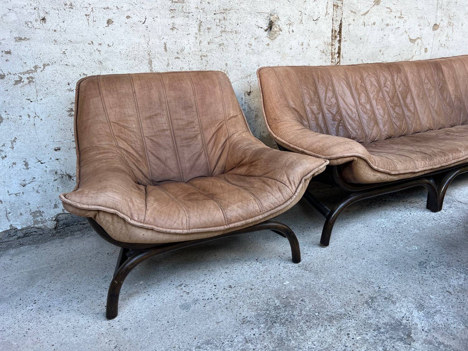 Sofa set with 2 armchairs and coffee table in banbou and leather 1970