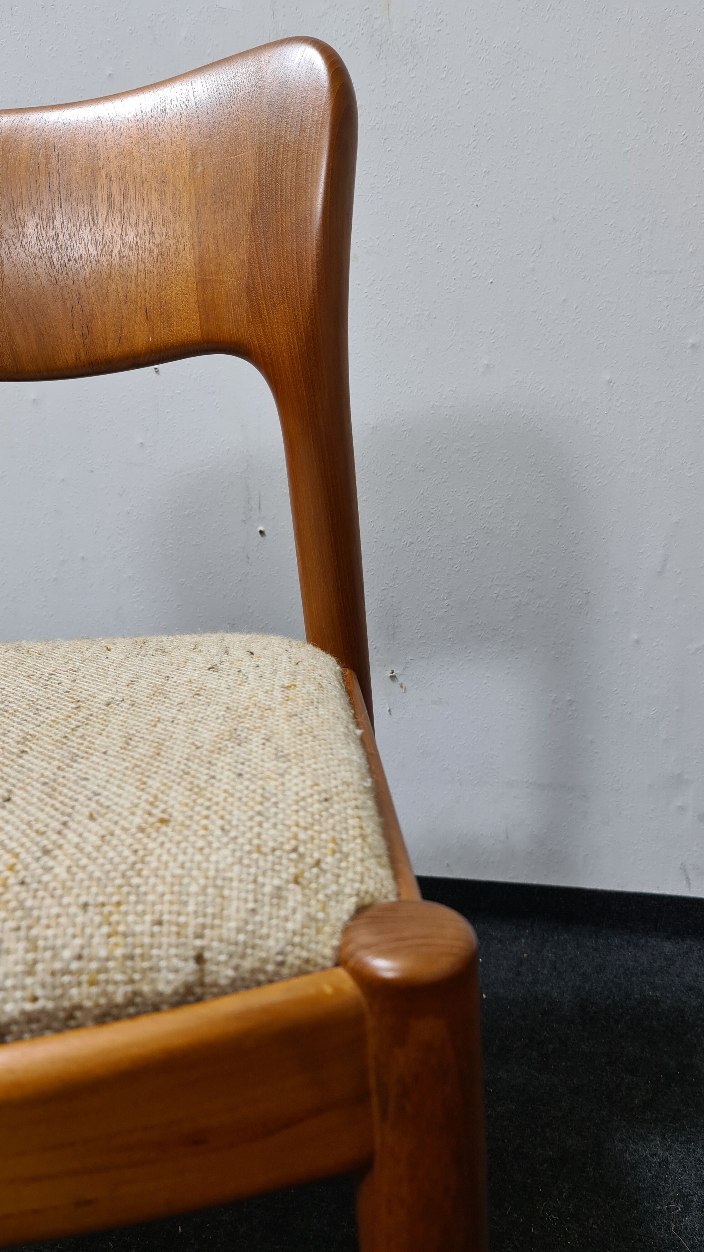 A set of six vintage Danish design dinning chairs by Niels Koefoed