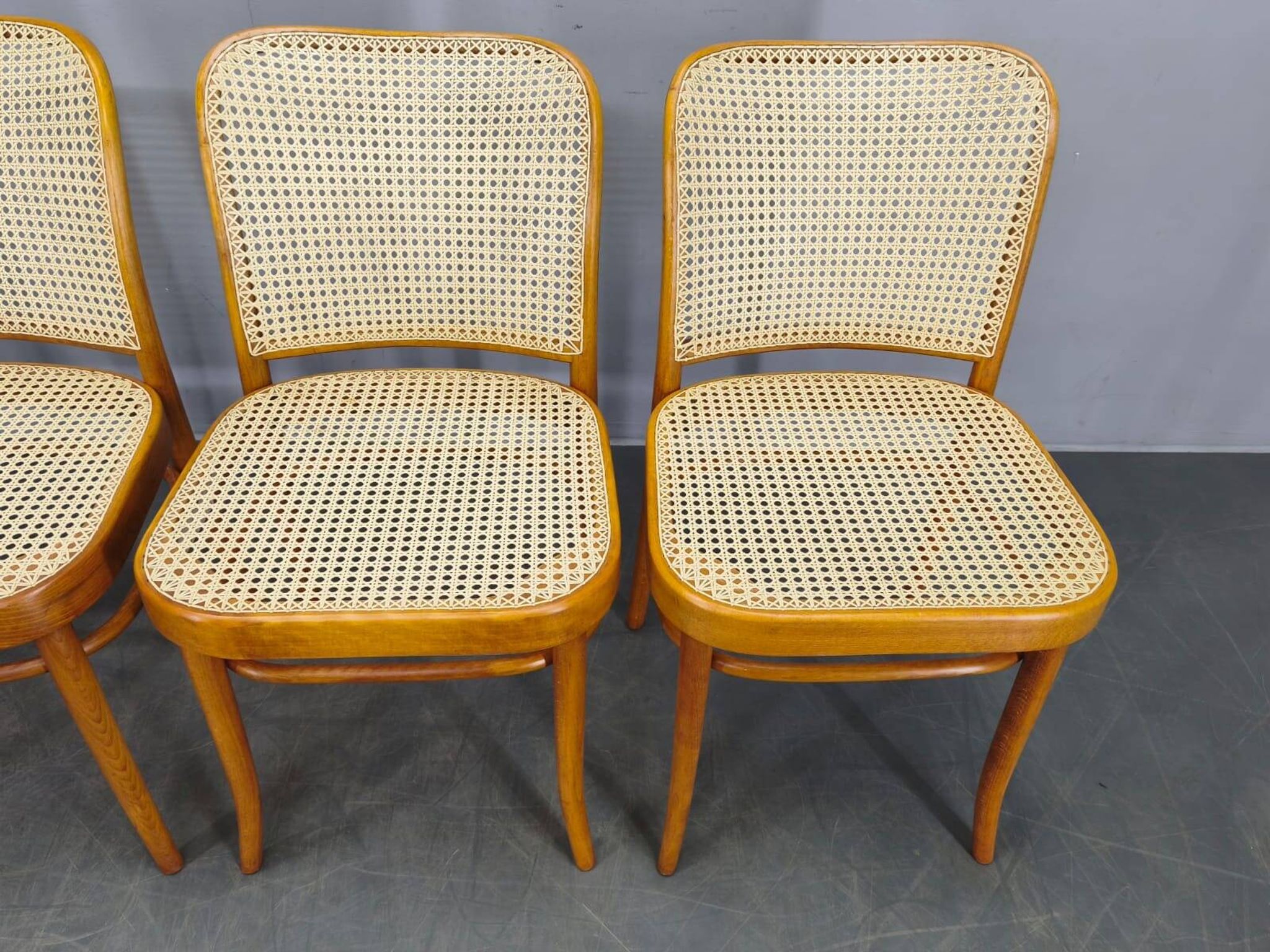 Ensemble de 4 Chaises en Bois Cintré No. 811 après Hoffmann, années 1990
