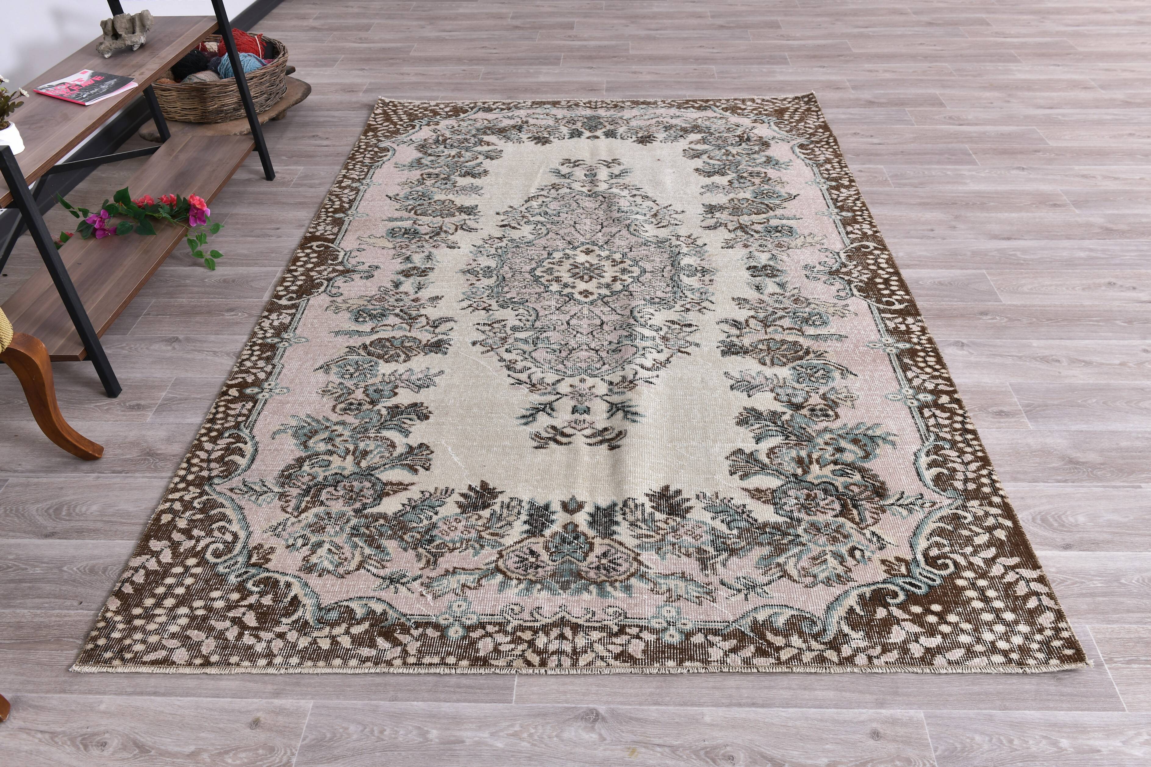 Brown & beige vintage rug 173x253cm