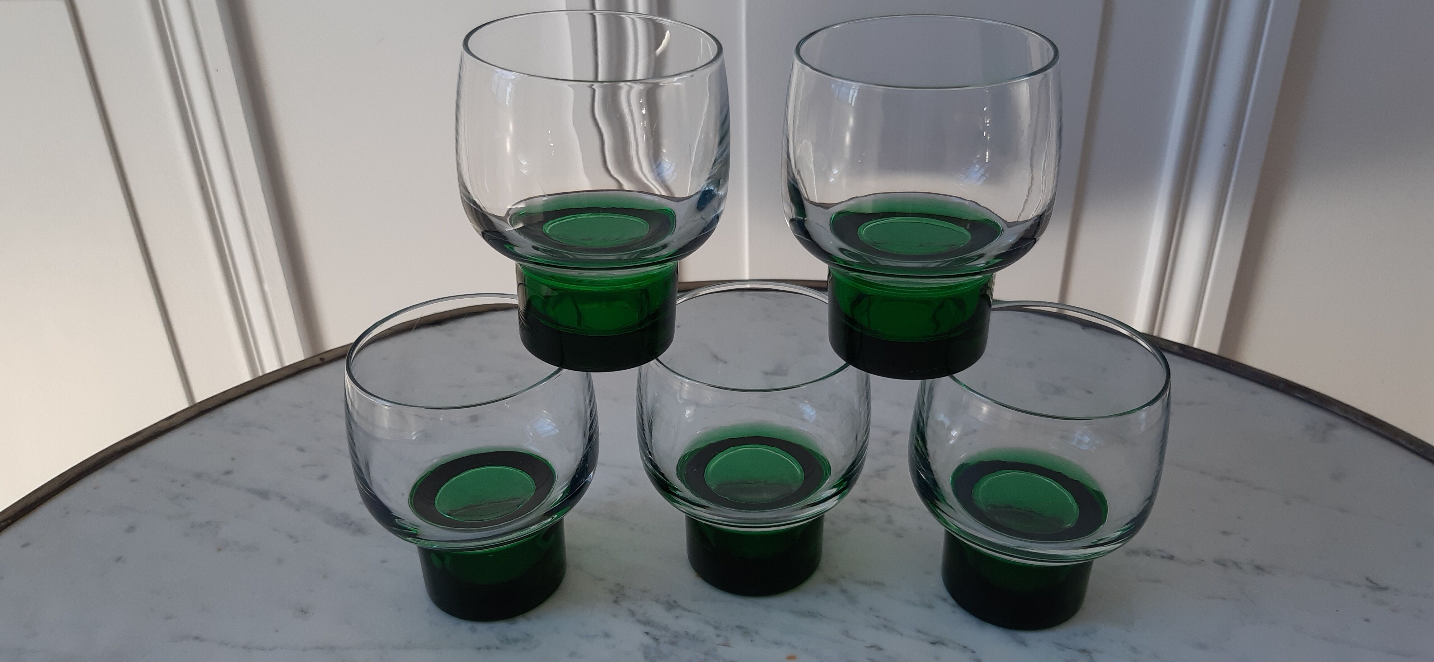 Set of 5 colored green foot glasses 60s