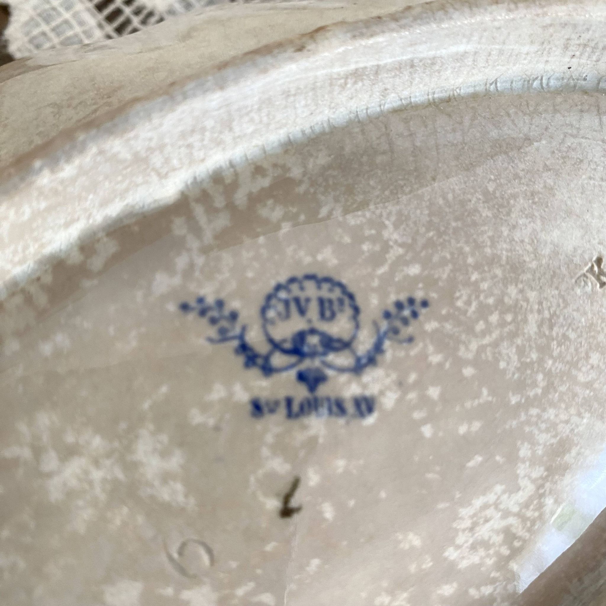 Ravier en terre de fer coquille Jules Vieillard, service "Louis XV"