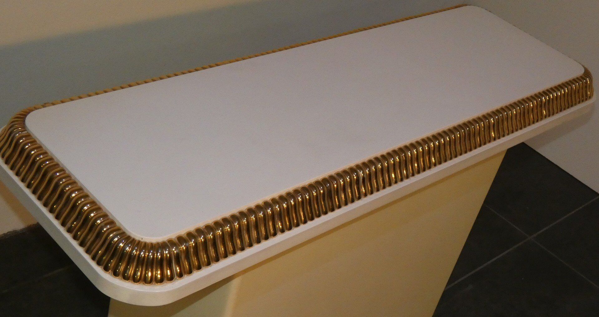 Console Regency avec finition ivoire et dorée dans le style d'Alain Delon pour Maison Jansen, France, années 70