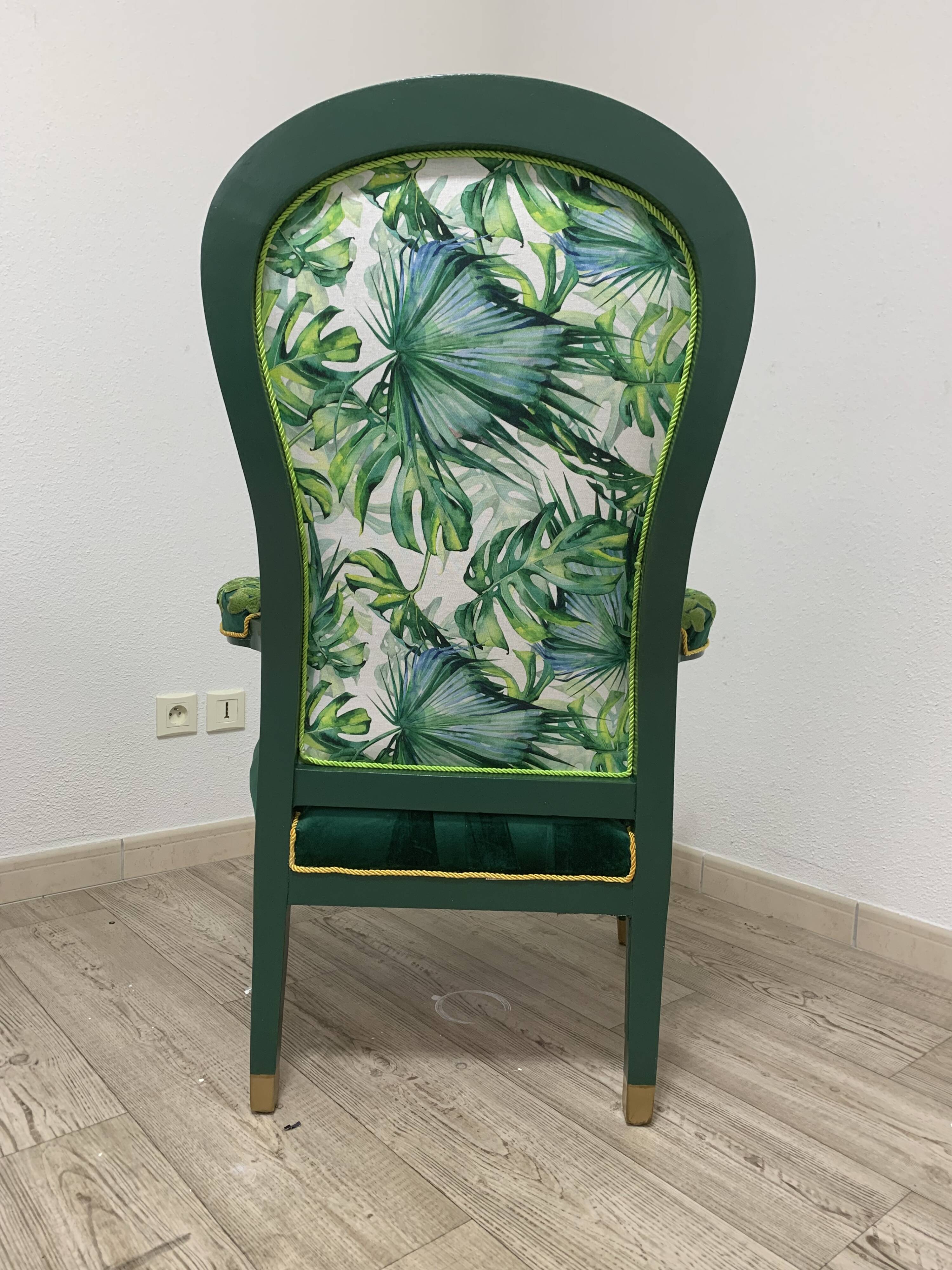 Louis XV armchair in embroidered velvet and jungle, renovated.