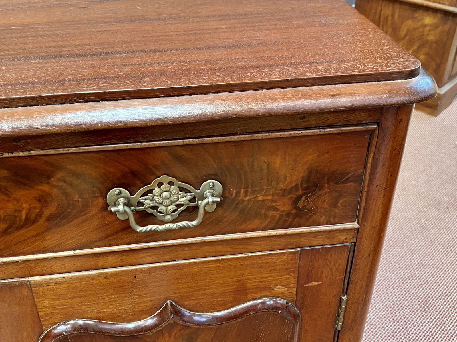 Victorian chest of drawers 19th in mahogany