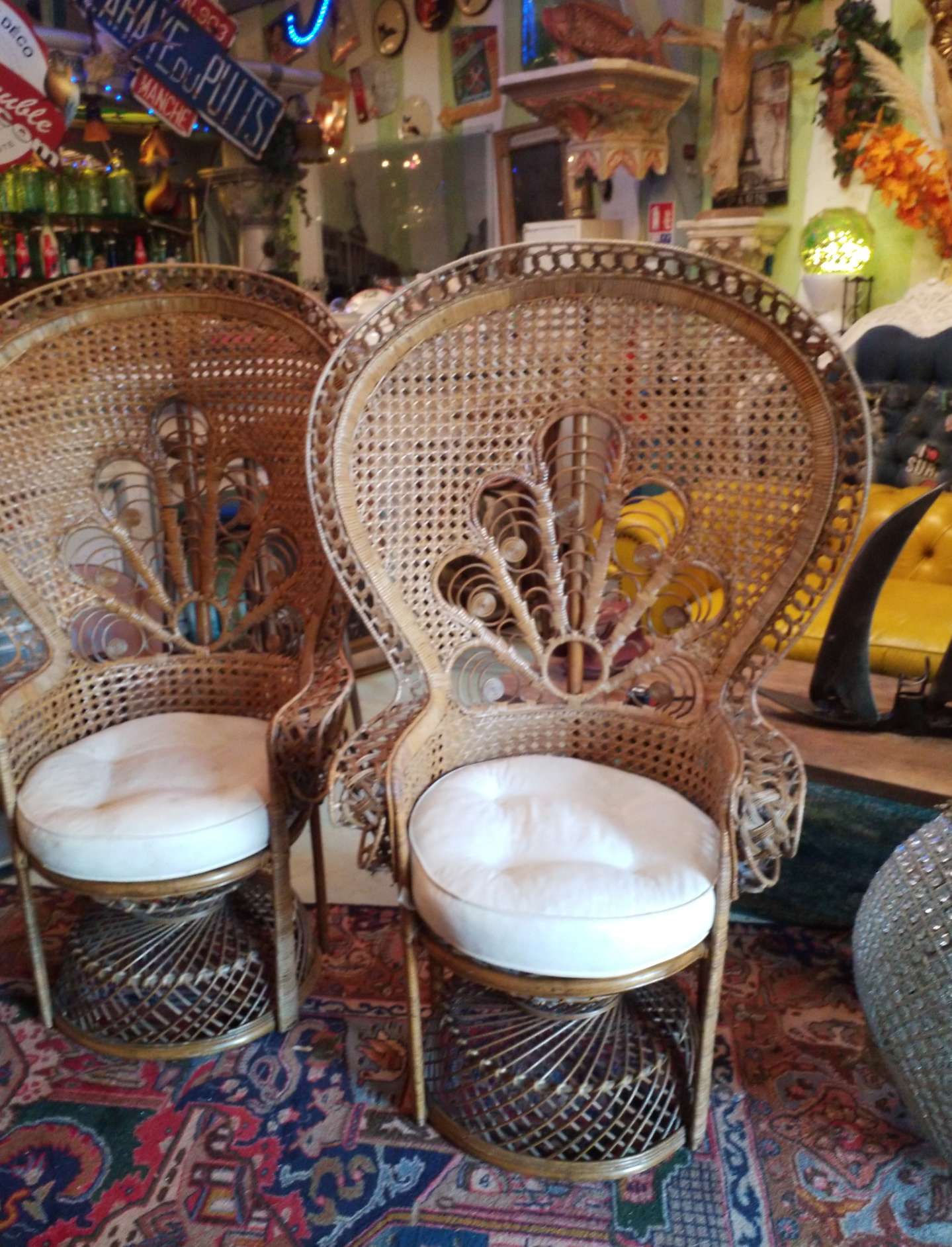 Pair of armchairs emmanuelle