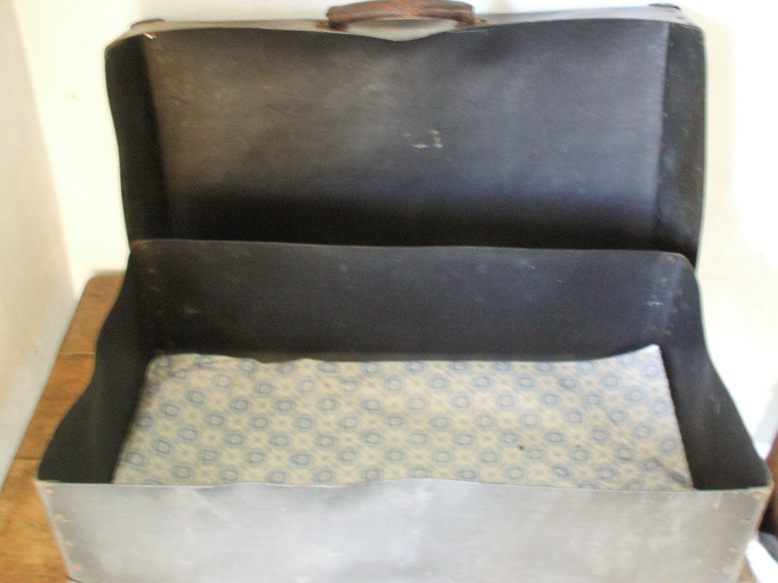 Vulcanized fiber 1910 suitcase