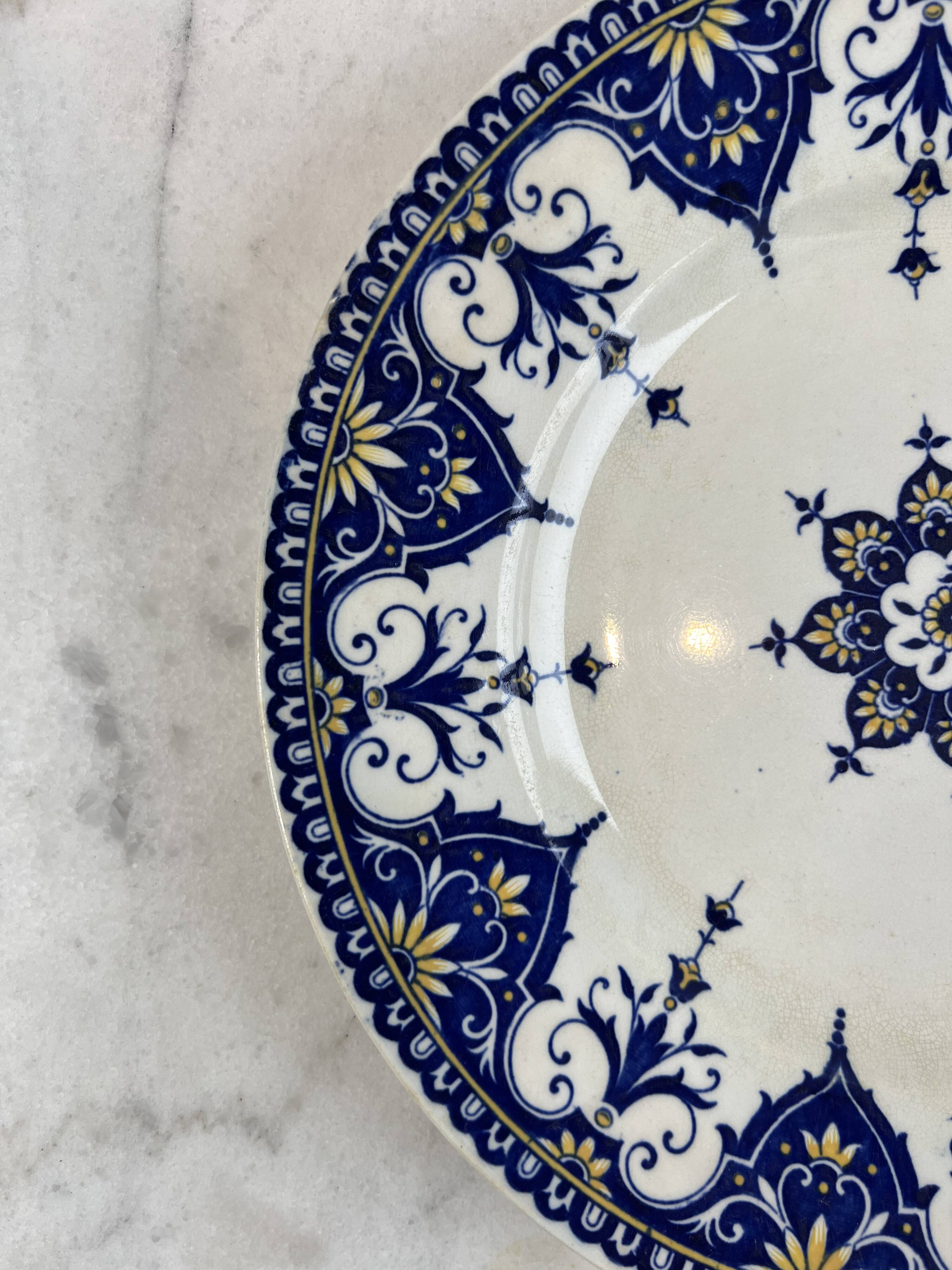 Large flat plate Sarreguemines Terre de fer Cluny