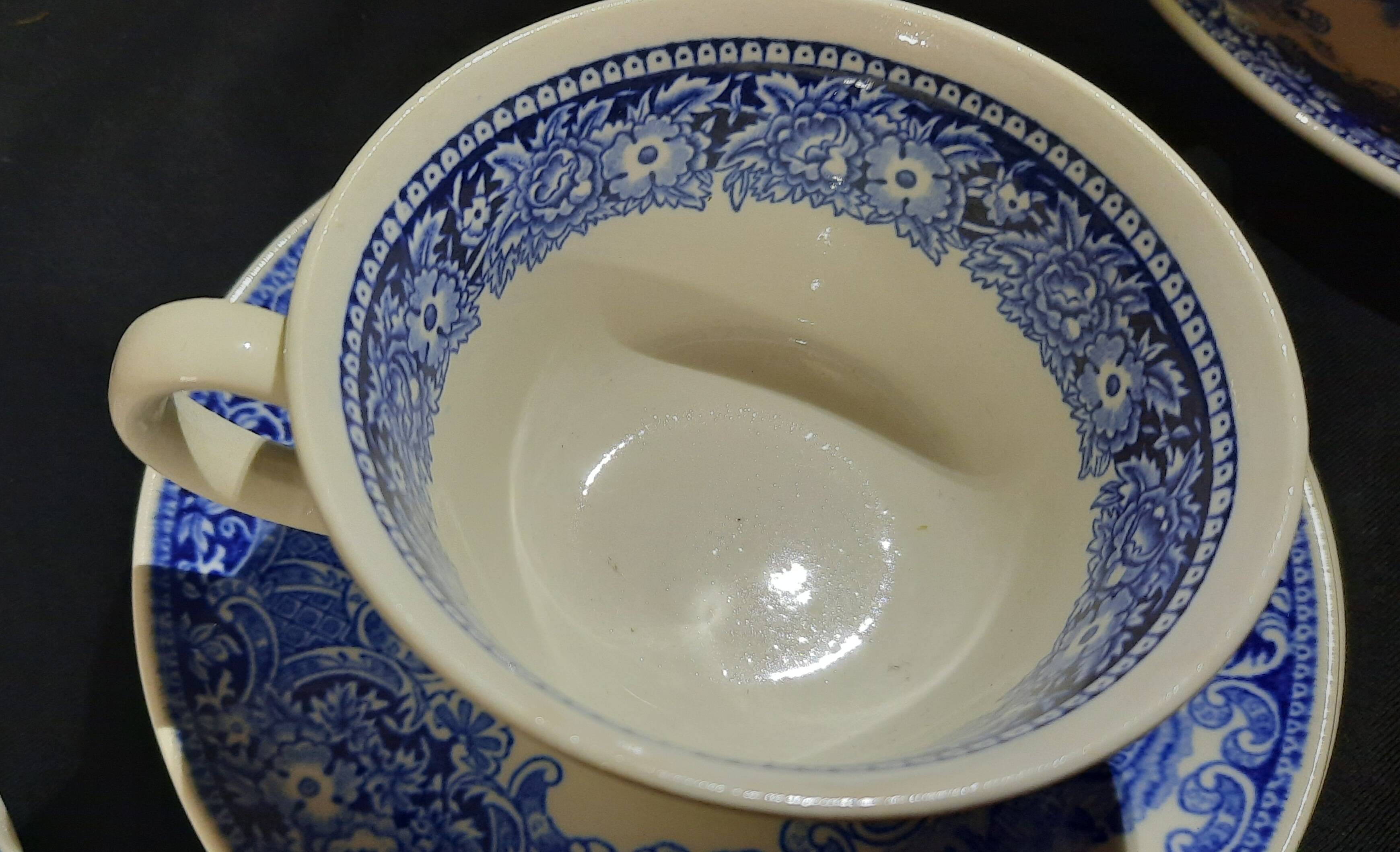 Dutch earthenware, Castillo model dessert service