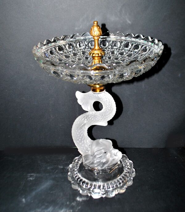 Baccarat coupe sur pied dauphin guéridon diamant pierreries en cristal signé