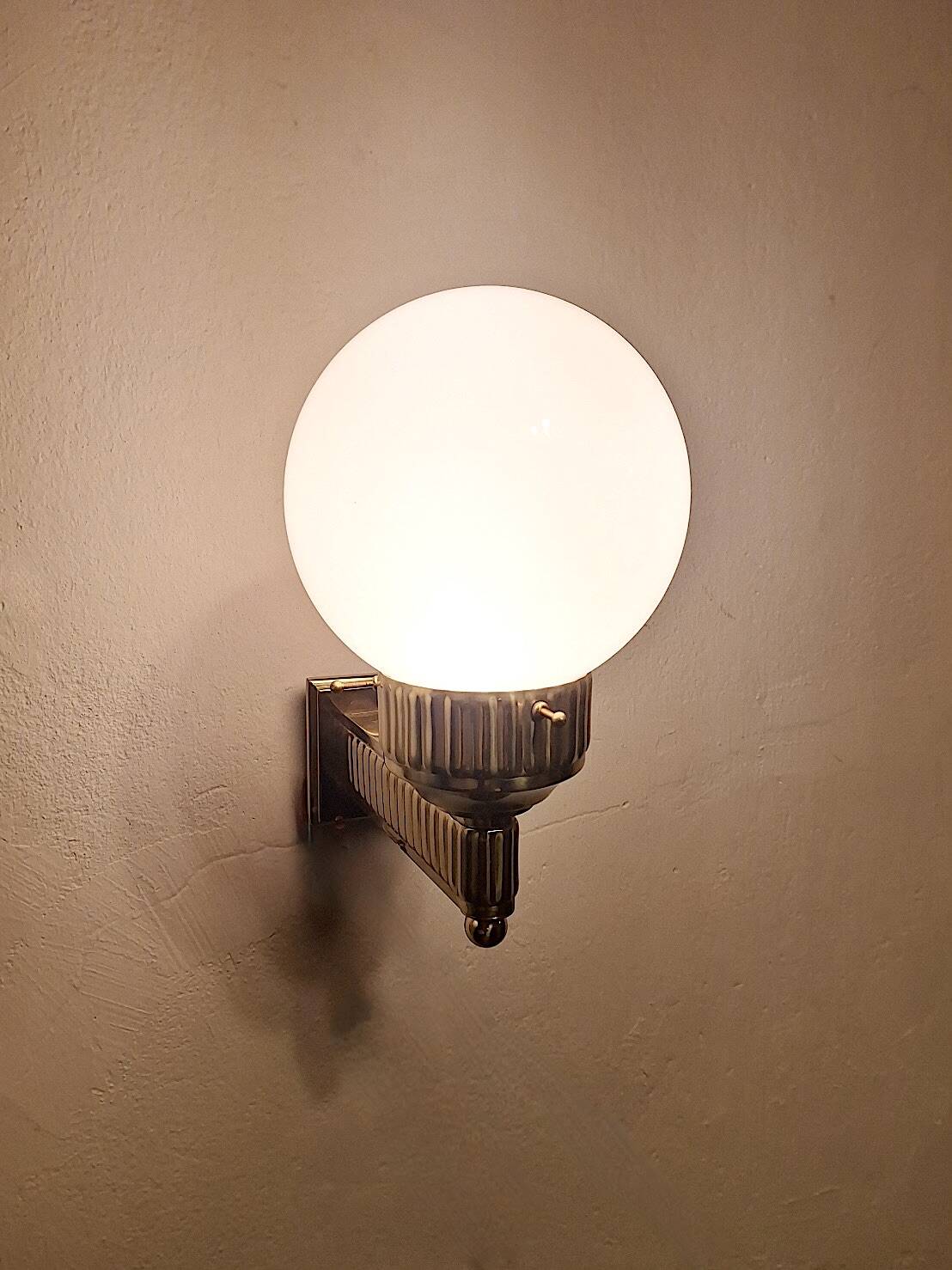 Applique en laiton et en verre Astoria par Josef Hoffmann