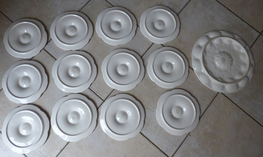 SARREGUEMINE brand polychrome earthenware oyster service