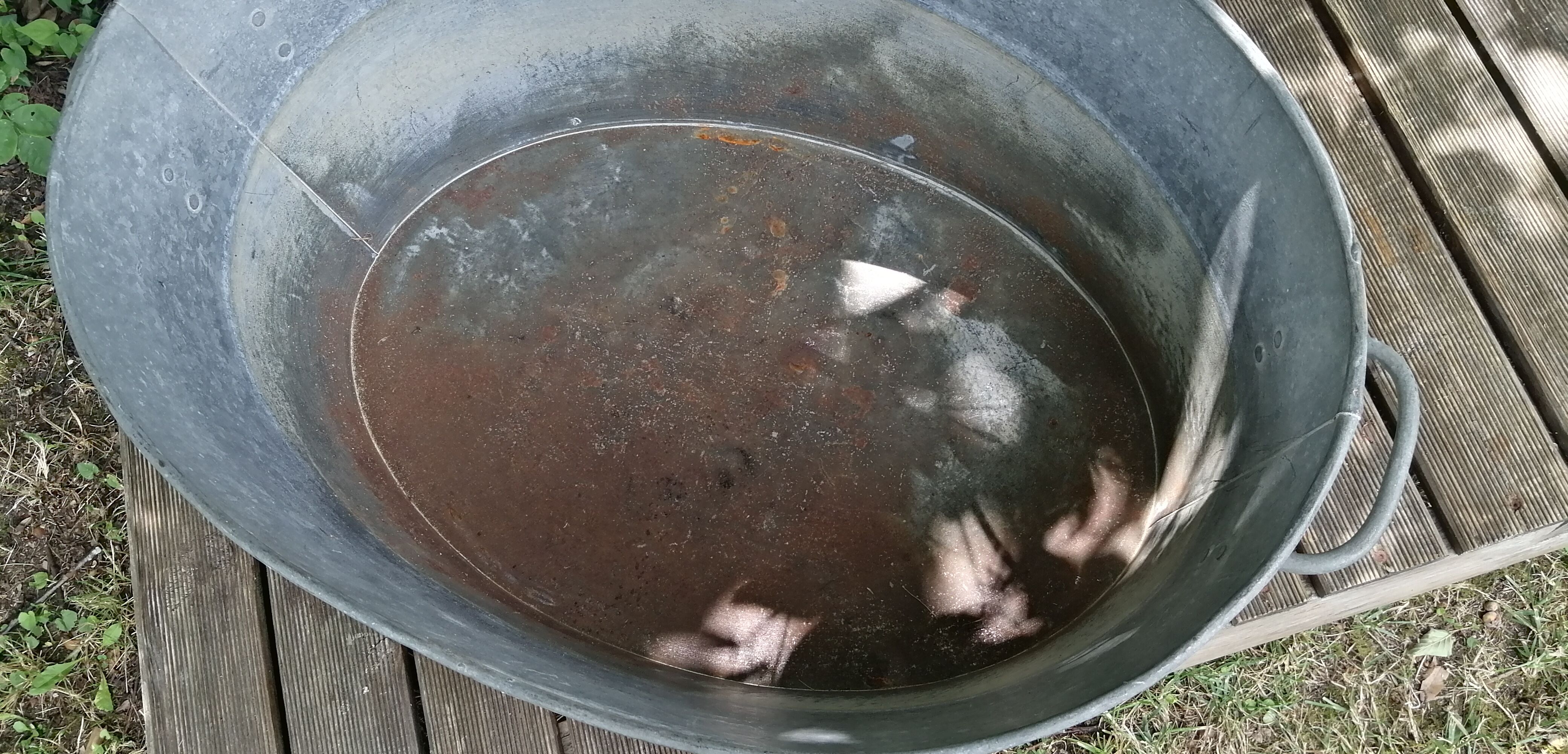 Large oval zinc basin