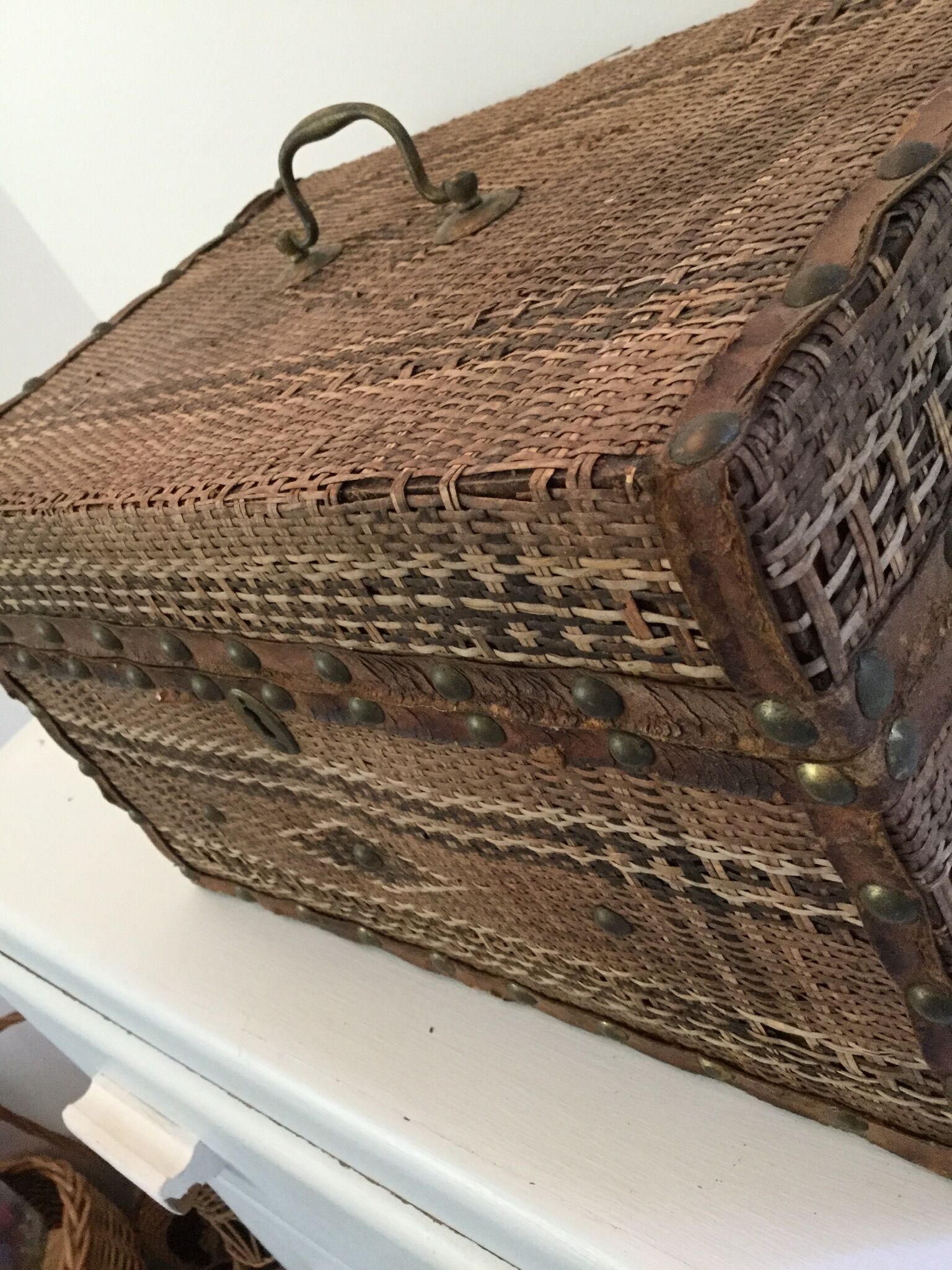 Braided wicker malle