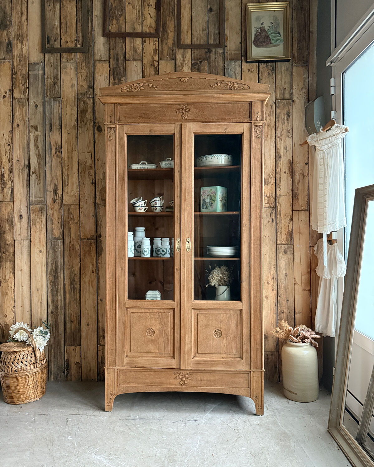 Art Deco display cabinet in oak (renovated)