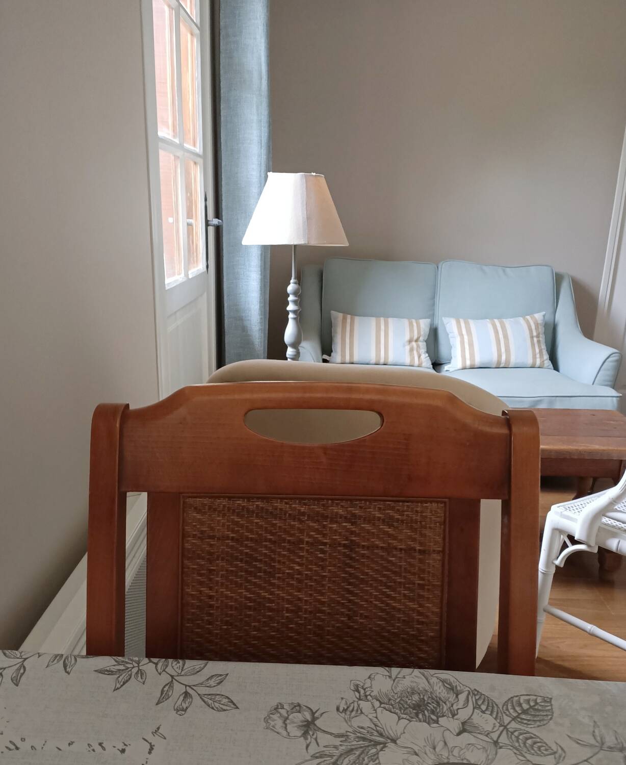 Set of 4 wood and leather chairs