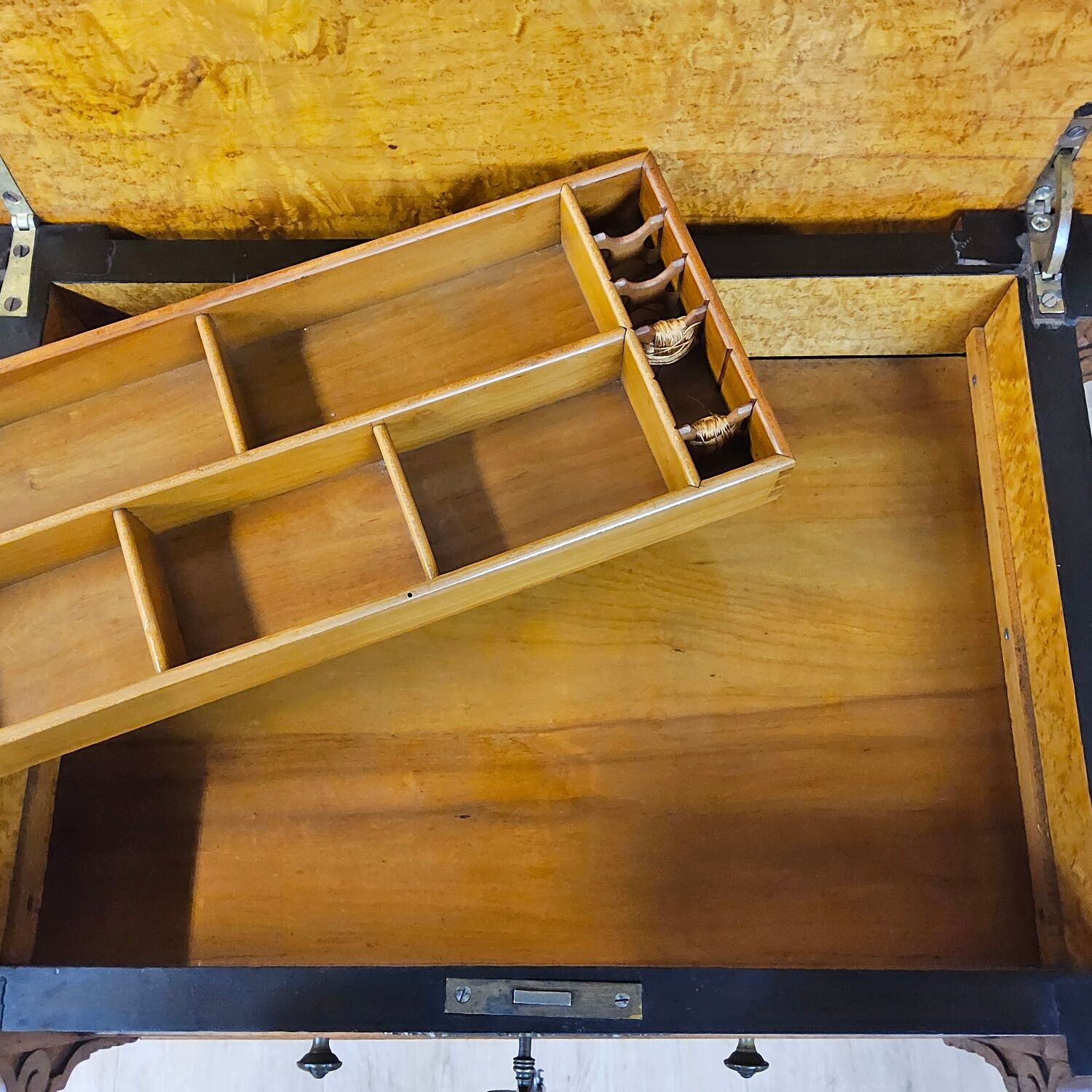 Antique walnut sewing table (19th century) Biedermeier side table