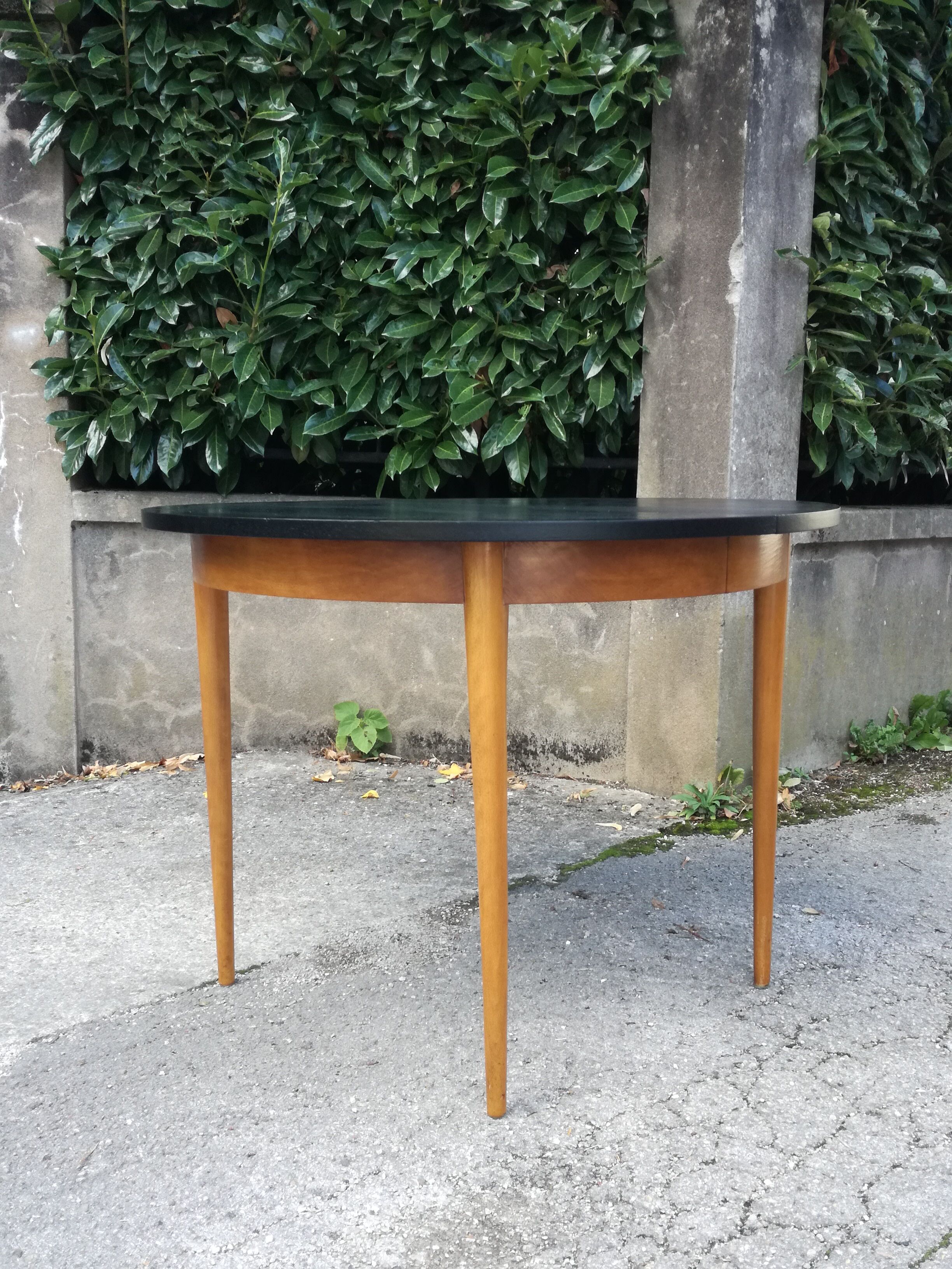 Expandable round dining table 2m46