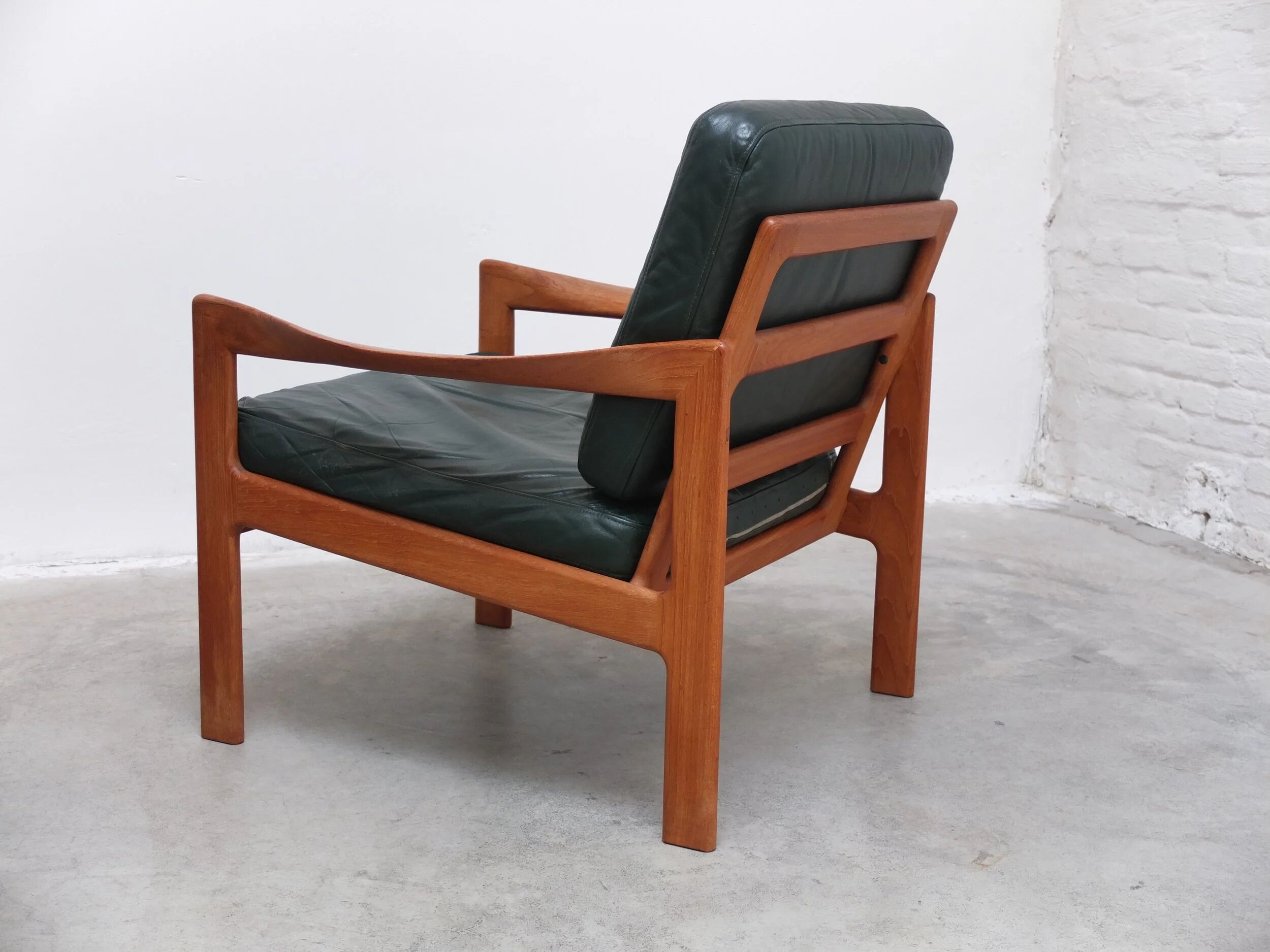 Danish pair of easy chairs by Illum Wikkelsø for Niels Eilersen, 1960s