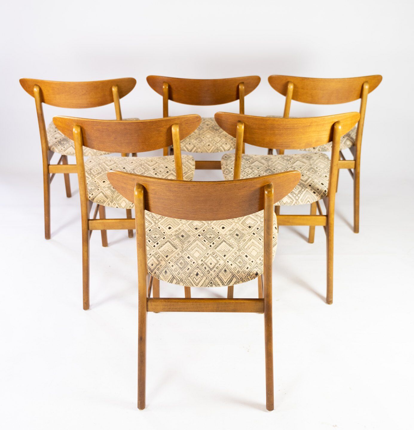 Set of six dining room chairs in teak and upholstered with light fabric, of danish design, 1960S
