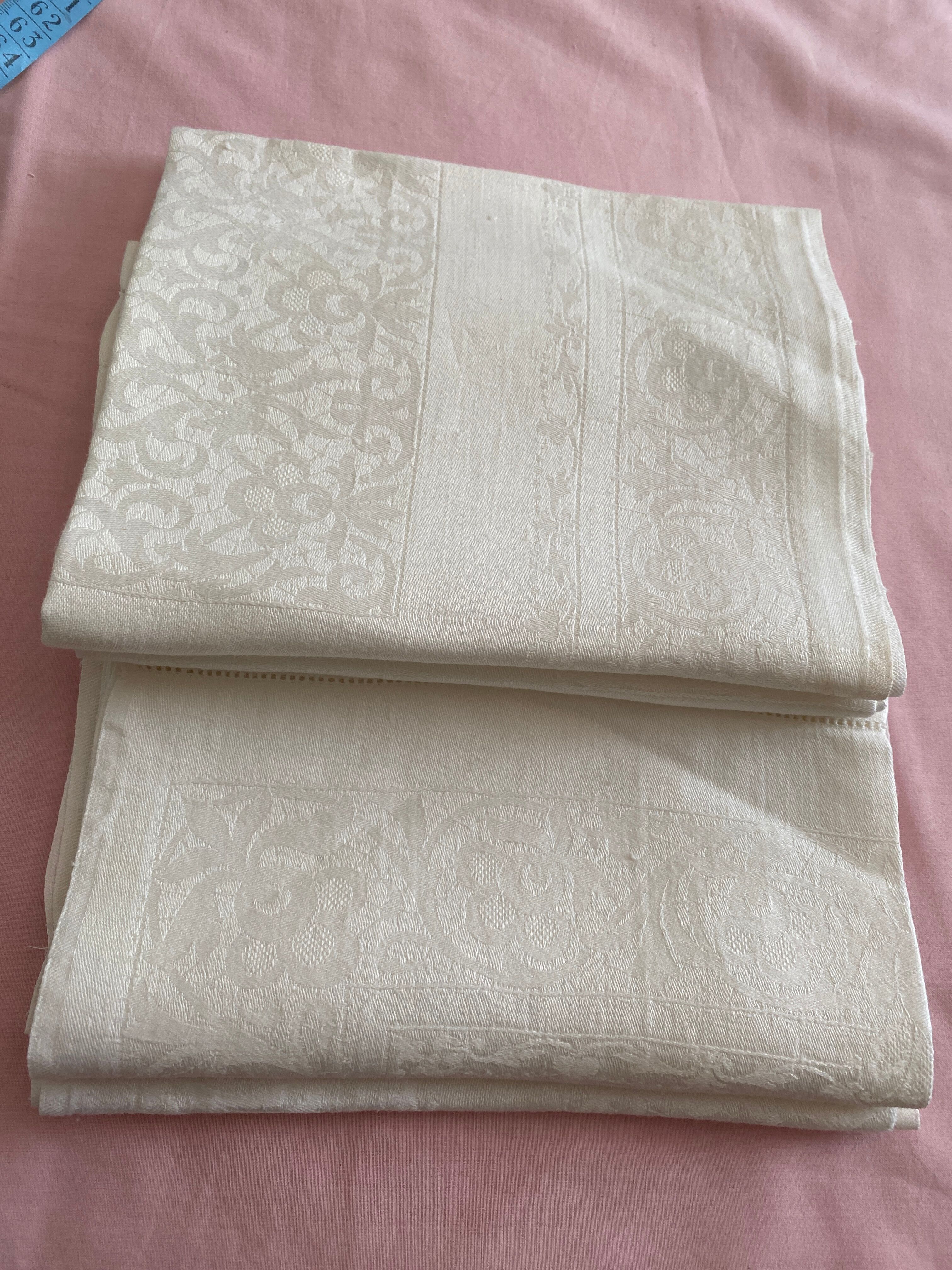 Set of silk damask towels
