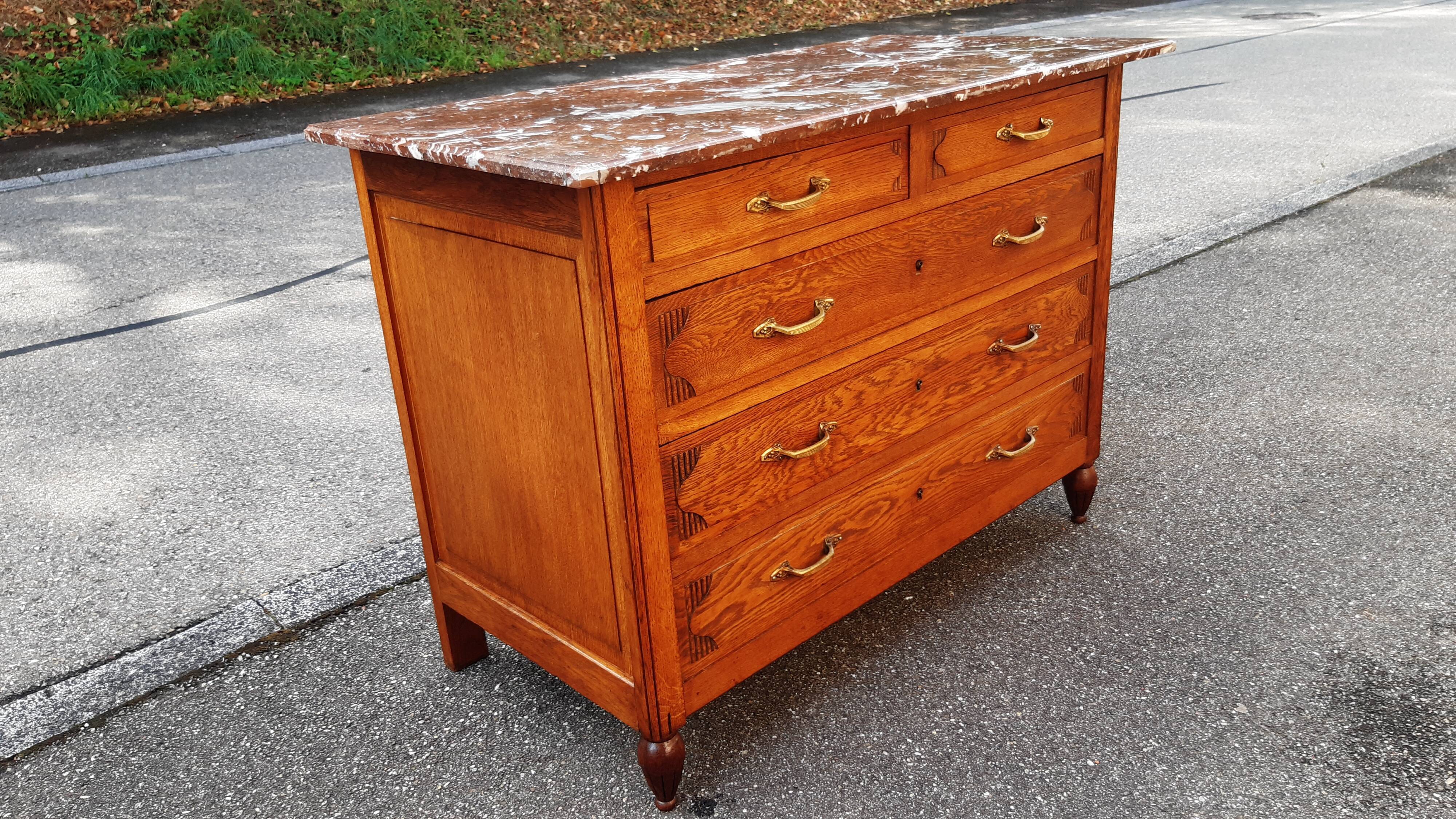 Antique chest of drawers