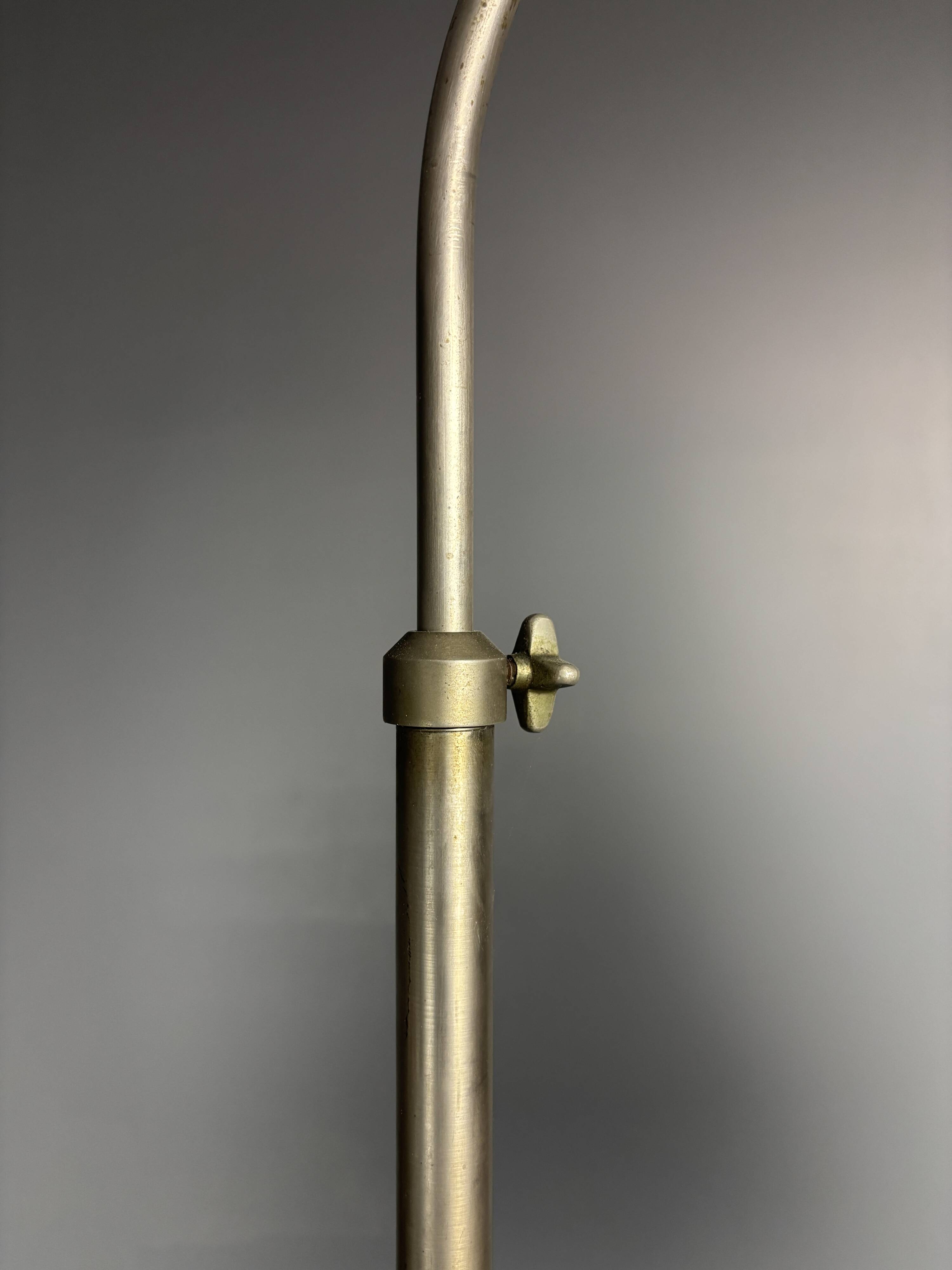 Dutch art deco modernist Bauhaus GISO 451 arc floor lamp W.H. Gispen, 1929