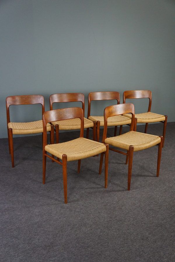 Set of 6 chairs and dining table Niels Otto Møller