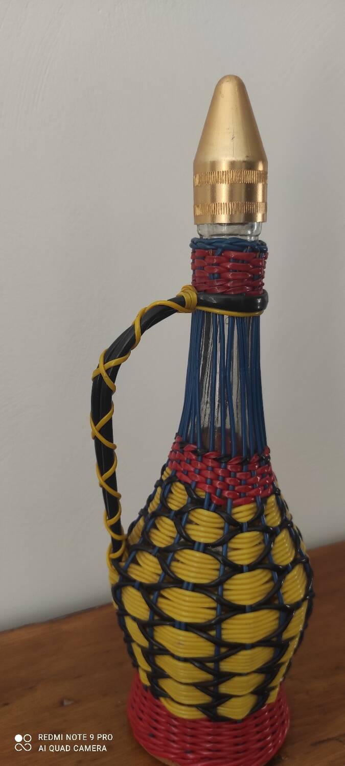 Vintage scoubidou carafe