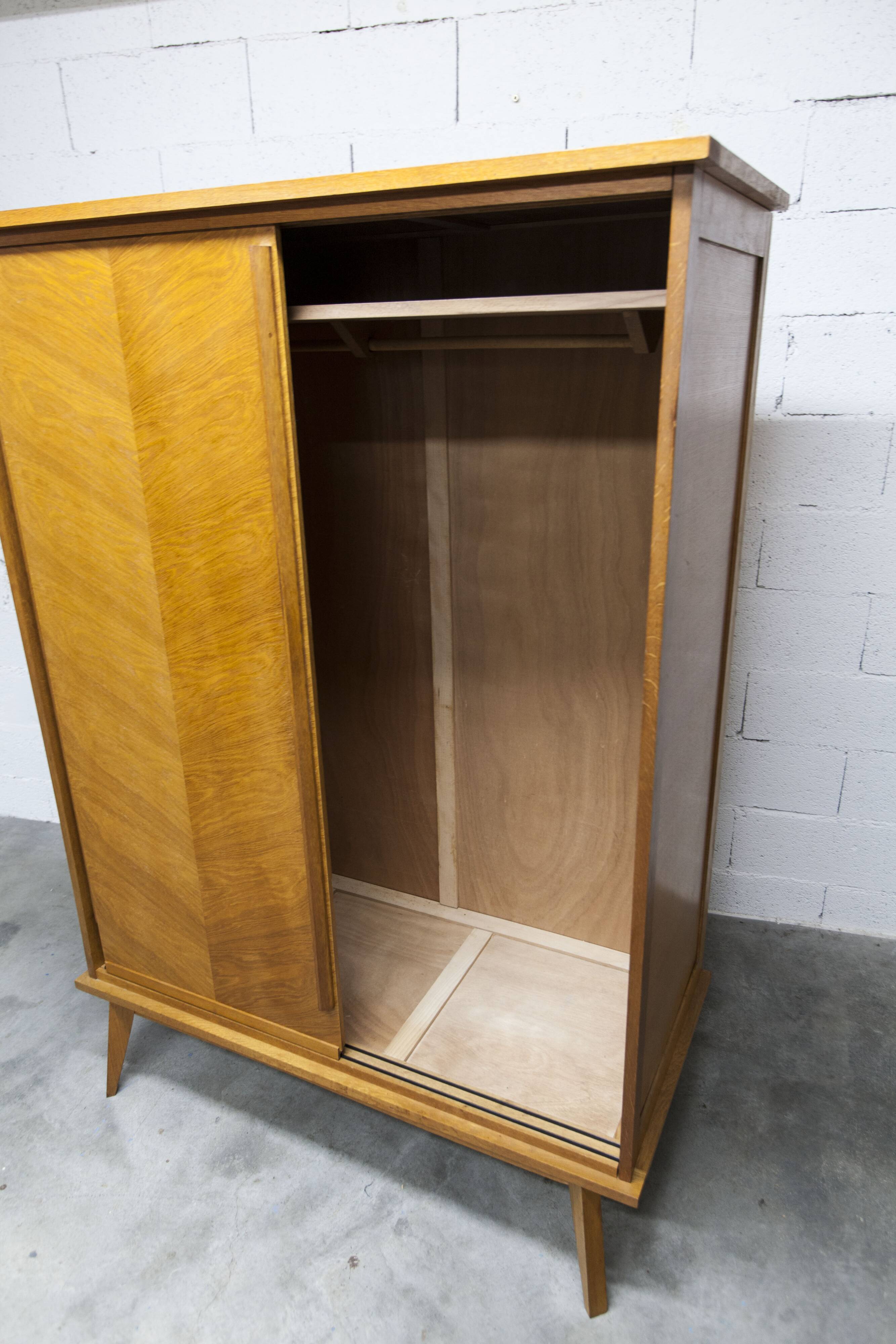 Armoire penderie 1950 pieds compas portes coulissantes plateau neuf